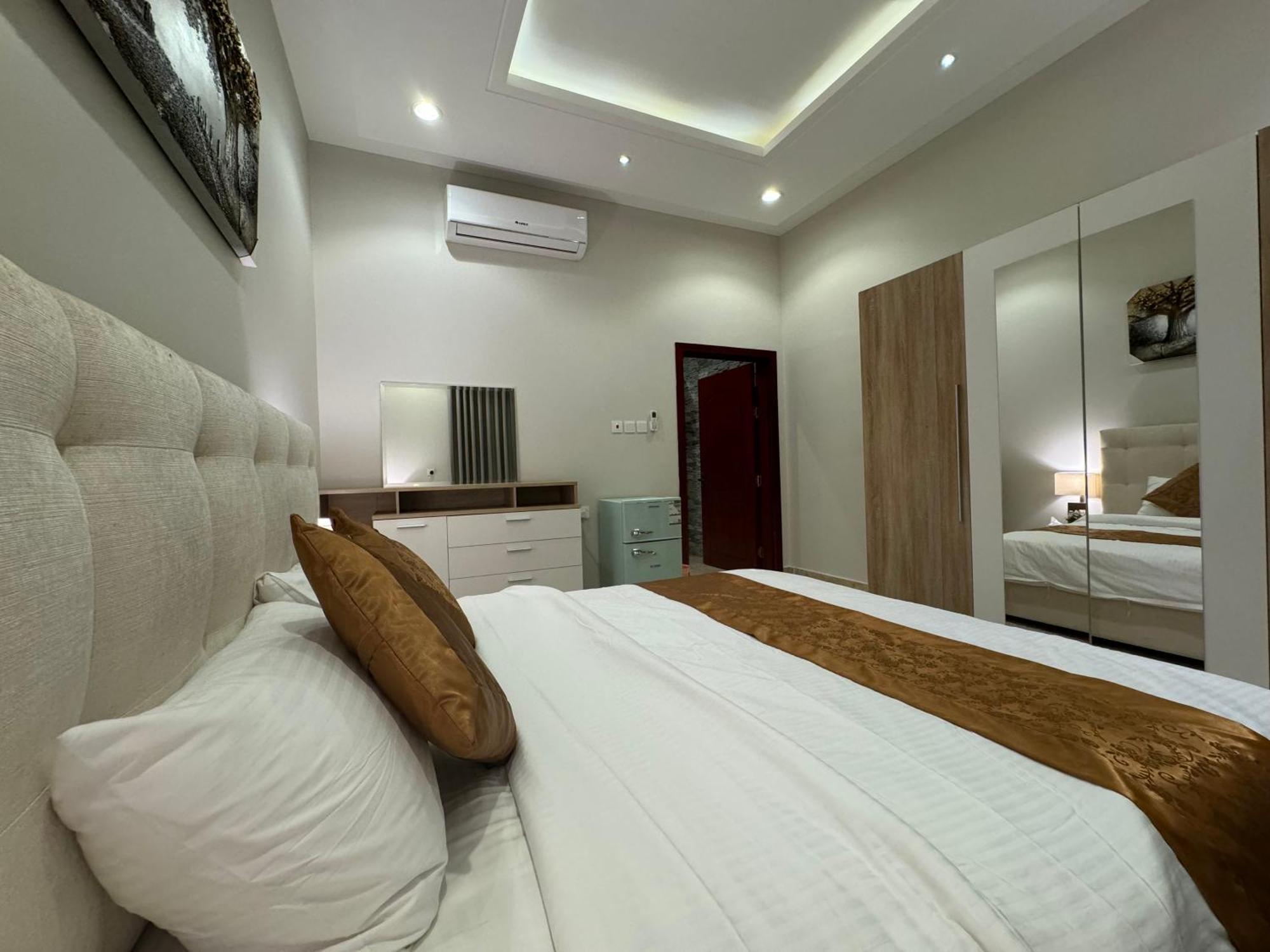 ارضية بمدخل مستقل غرفة وصالة النرجس ١٢ Apartment *